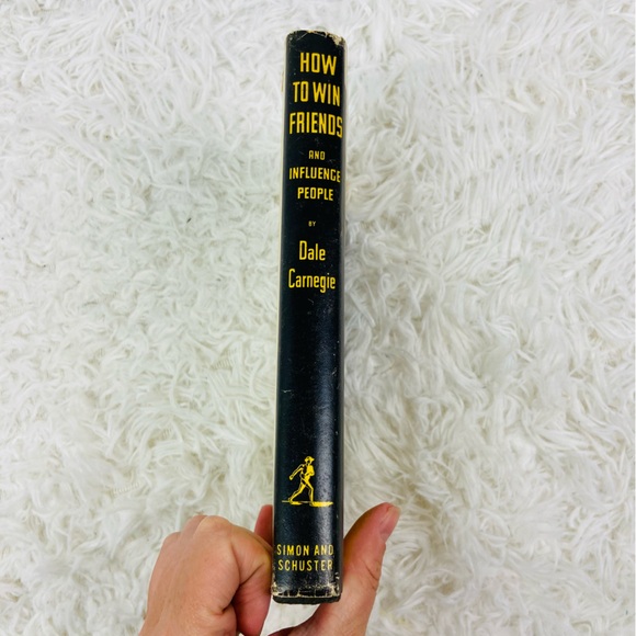 HOW TO WIN FRIENDS AND INFLUENCE PEOPLE BY DALE Carnegie self help book - Picture 1 of 8